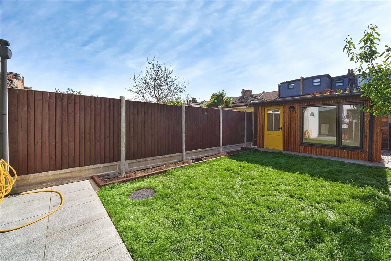 Leasowes Road, London, E10, photo 31