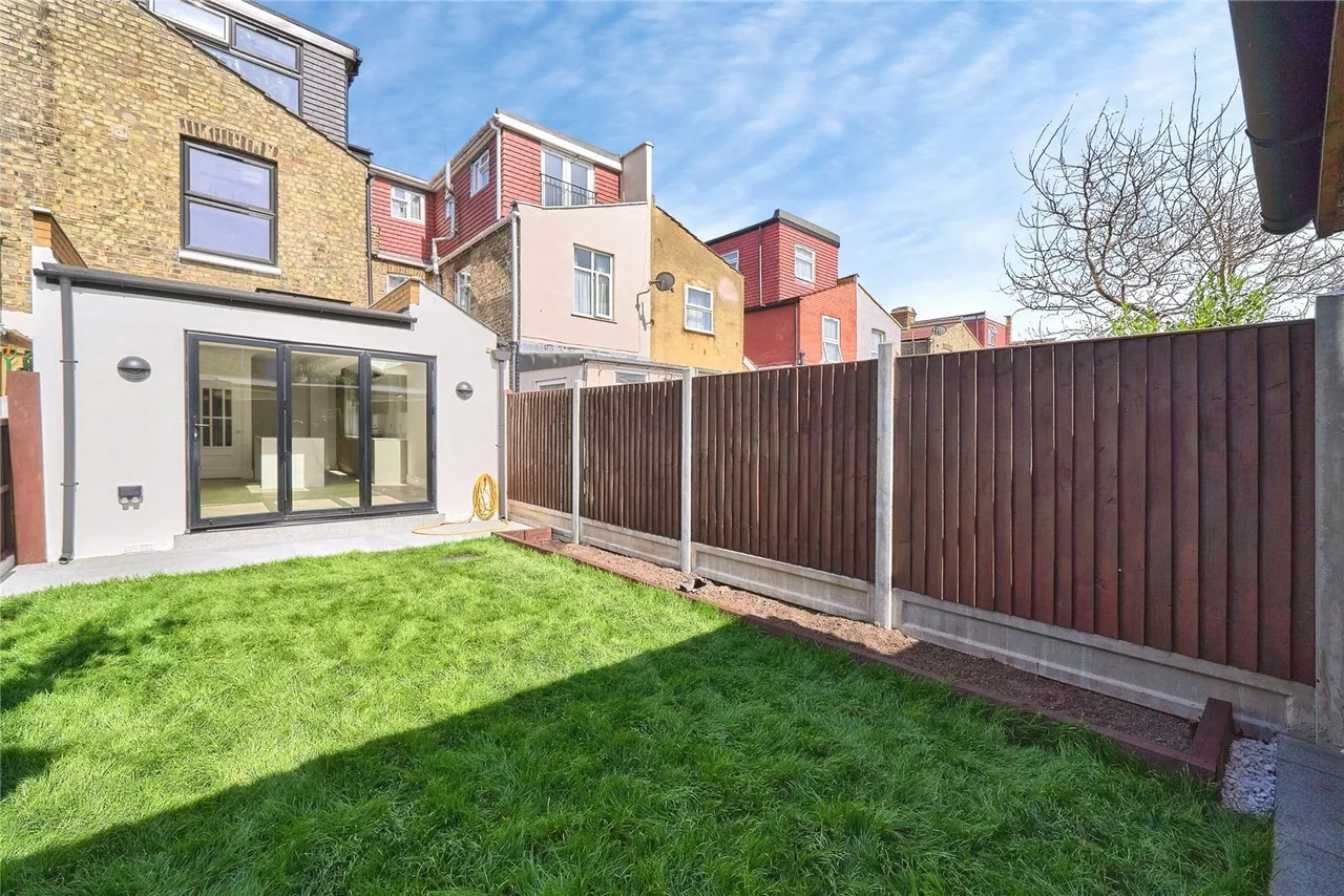 Leasowes Road, London, E10, photo 29