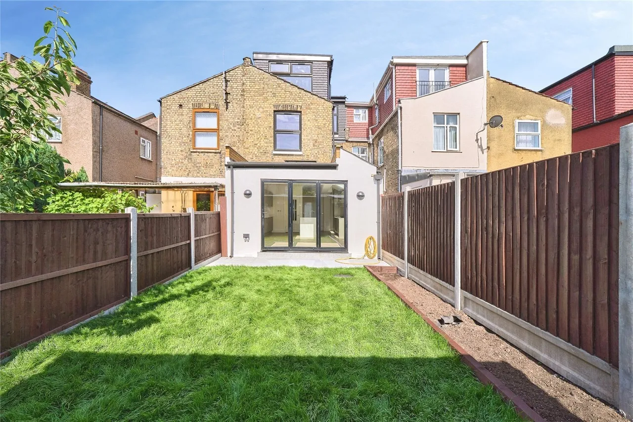 Leasowes Road, London, E10, photo 30