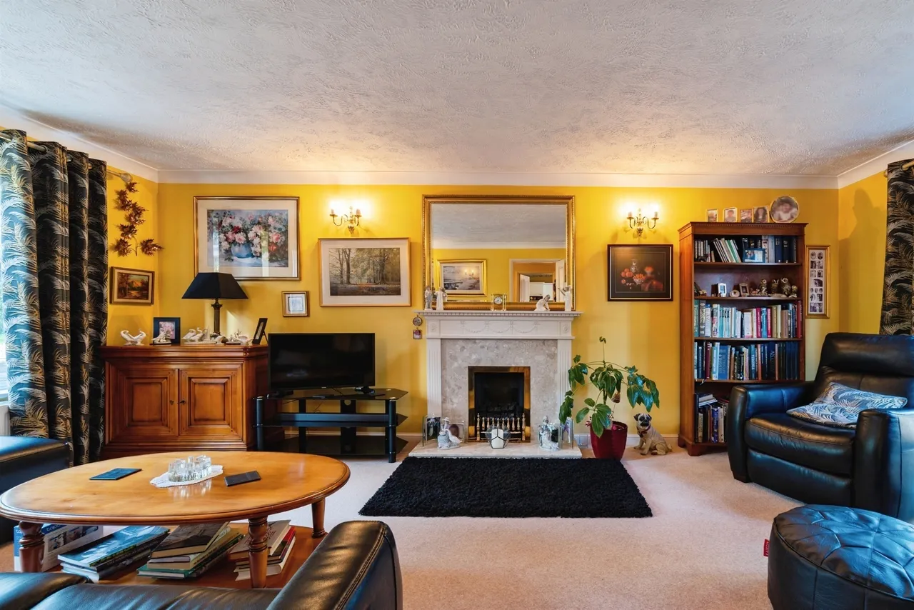 Plumpton Close, Chippenham, photo 2
