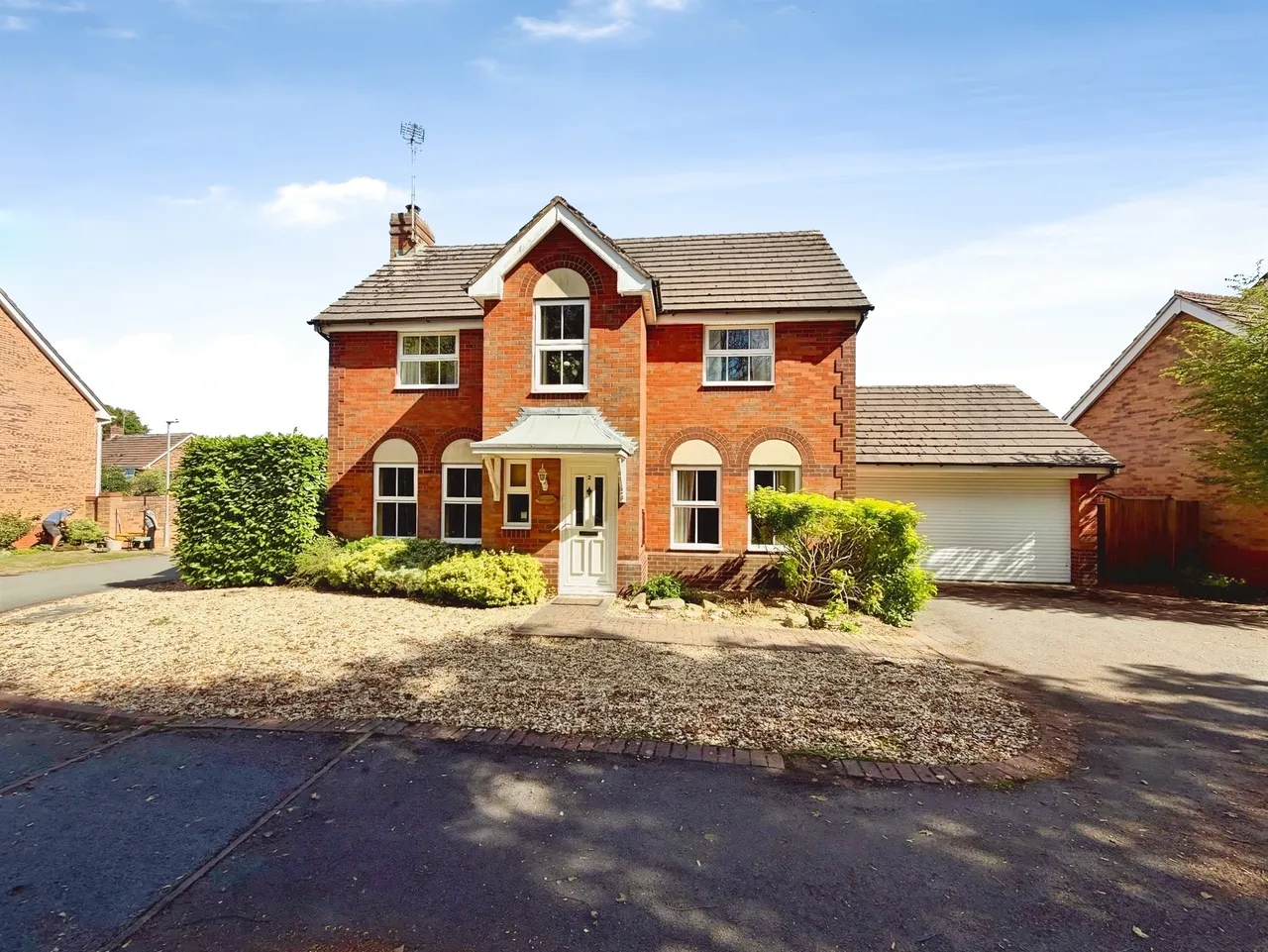 4 bed house for sale — Plumpton Close, Chippenham