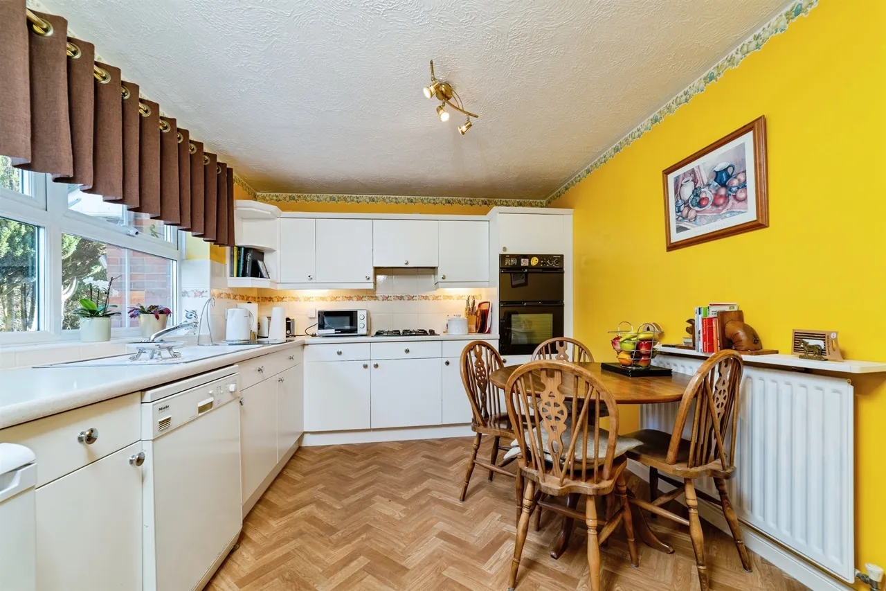 Plumpton Close, Chippenham, photo 6
