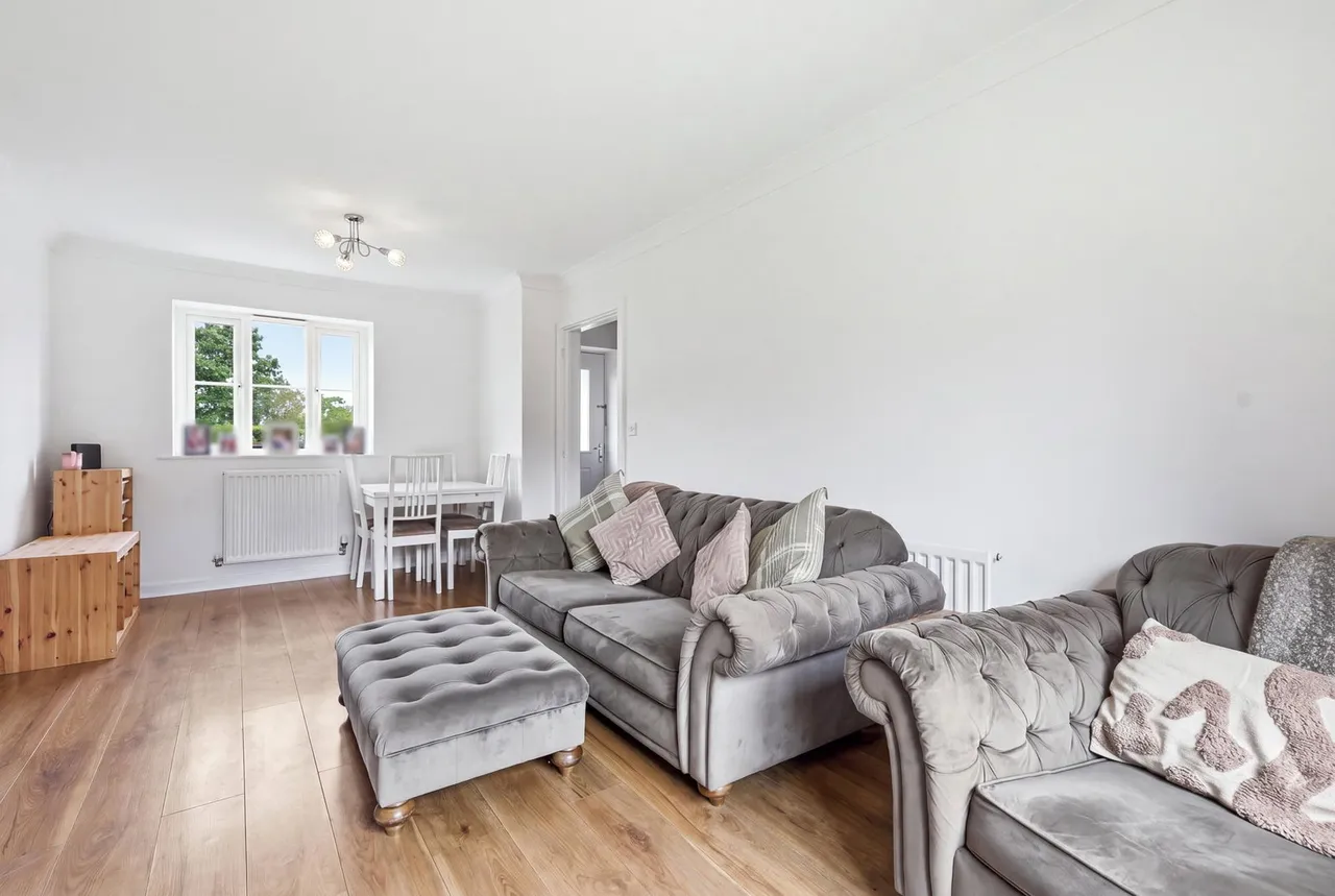 Warwick Crescent, Dunton Fields, Basildon, SS15, photo 2