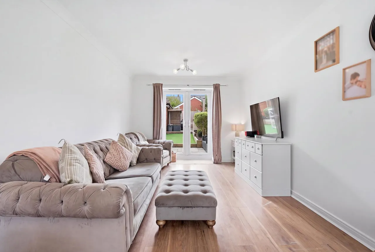 Warwick Crescent, Dunton Fields, Basildon, SS15, photo 4