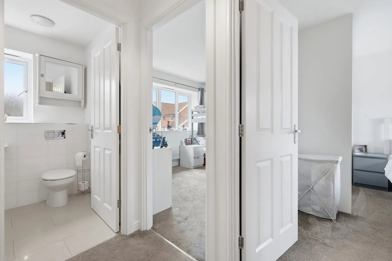 Warwick Crescent, Dunton Fields, Basildon, SS15, photo 12