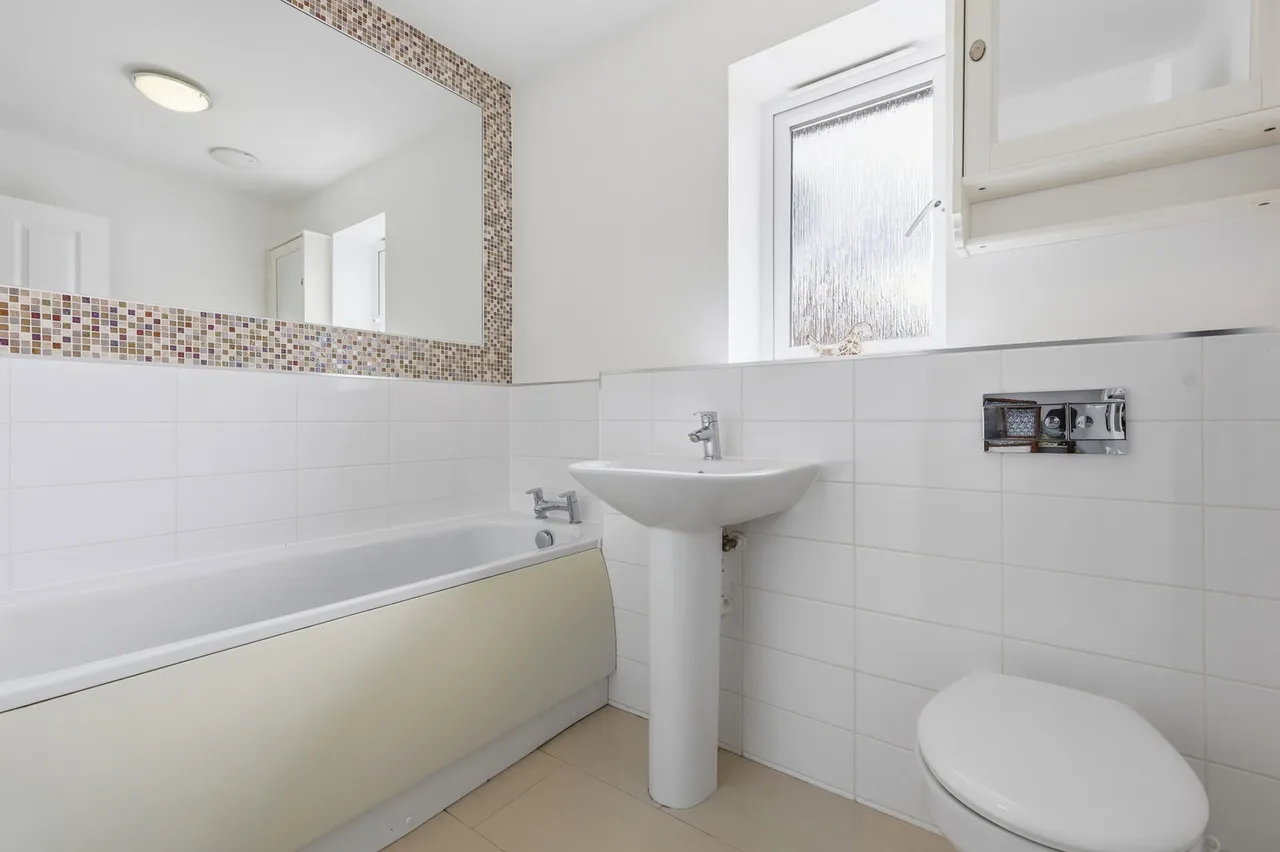 Warwick Crescent, Dunton Fields, Basildon, SS15, photo 11