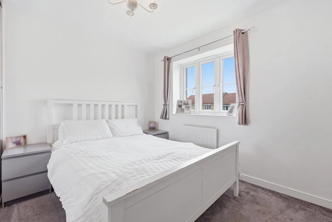 Warwick Crescent, Dunton Fields, Basildon, SS15, photo 8