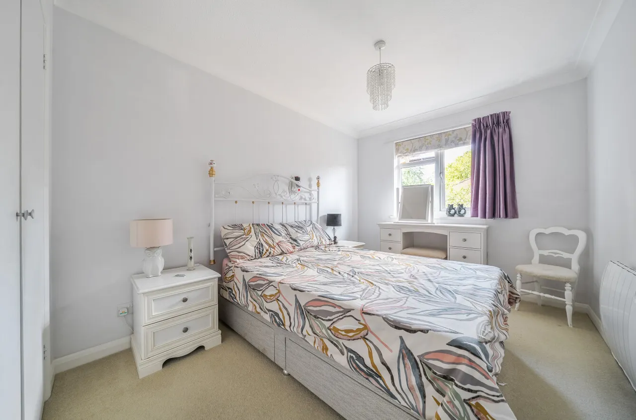 Tarragon Drive, Guildford, GU2, photo 5