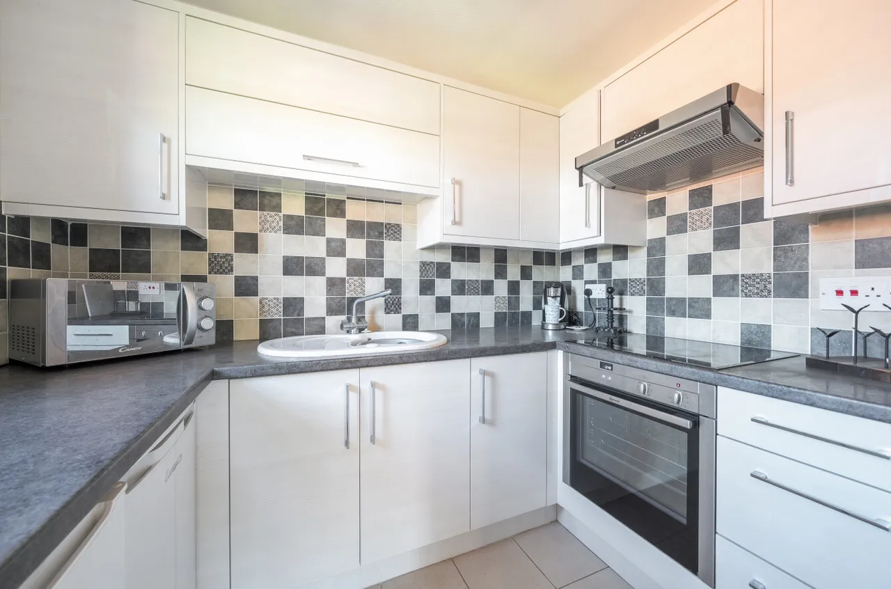 Tarragon Drive, Guildford, GU2, photo 11