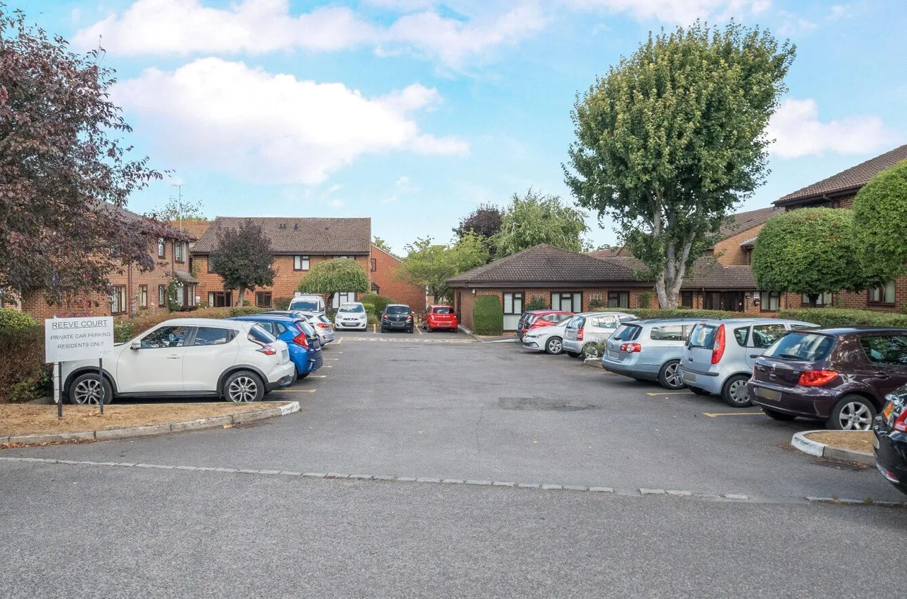 Tarragon Drive, Guildford, GU2, photo 8