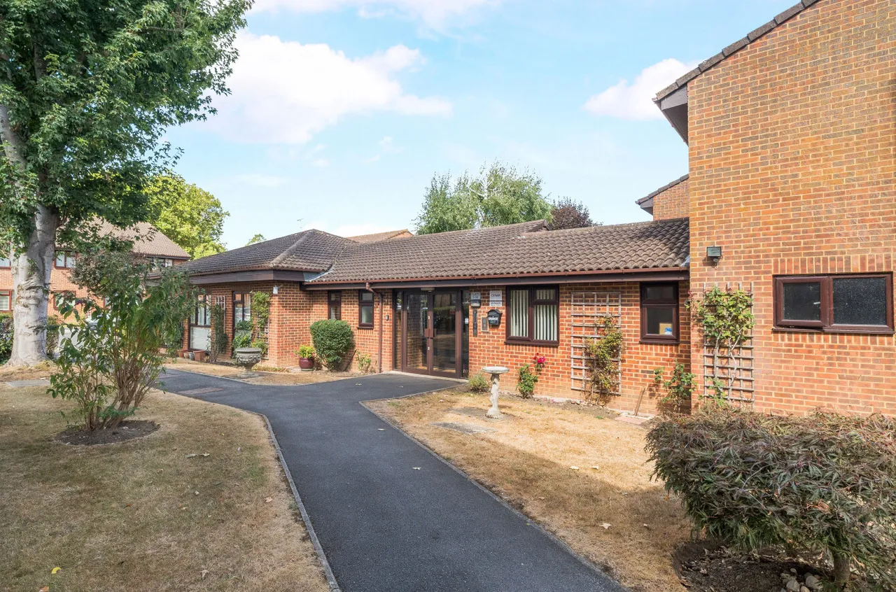 Tarragon Drive, Guildford, GU2, photo 15