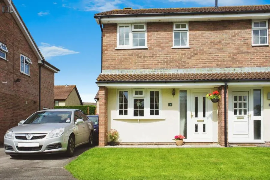 3 bed house to rent, St. Vincent Way, Churchdown, GL3
