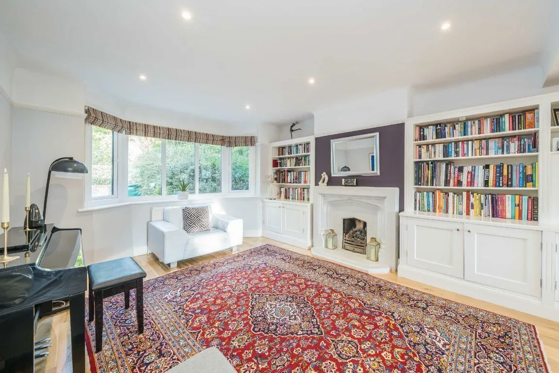 Heathcote Road, TW1, photo 2