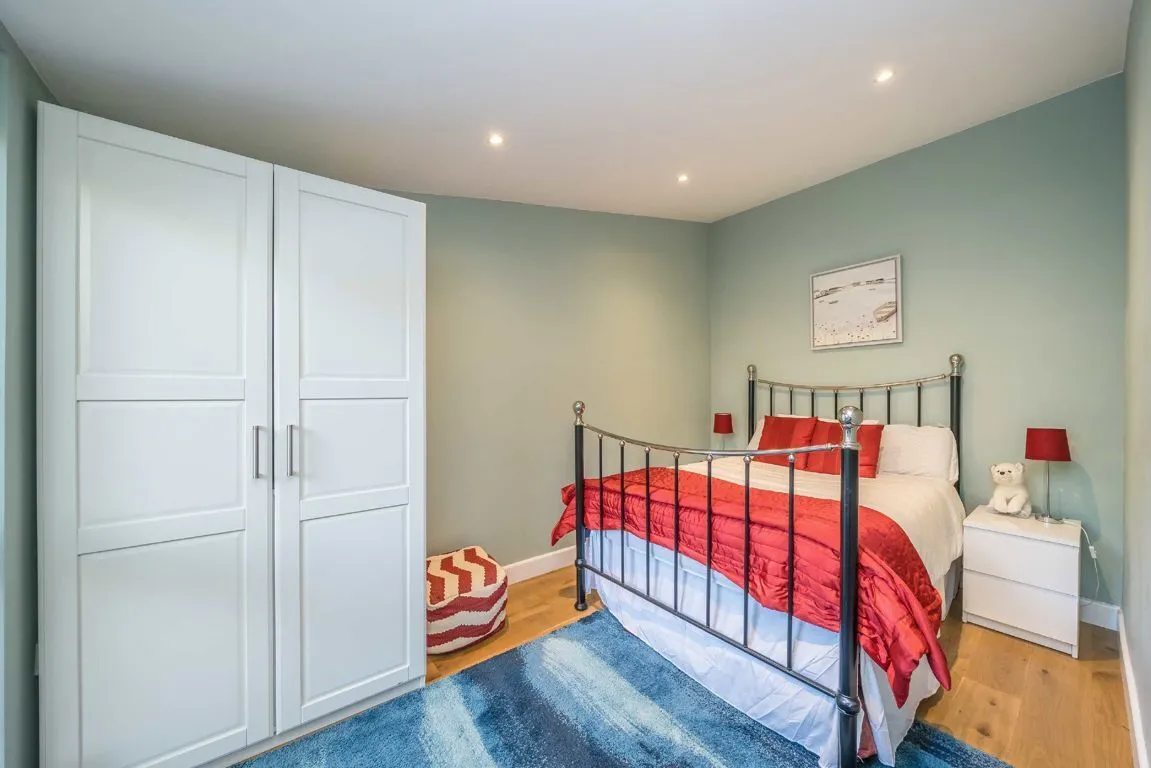 Heathcote Road, TW1, photo 8
