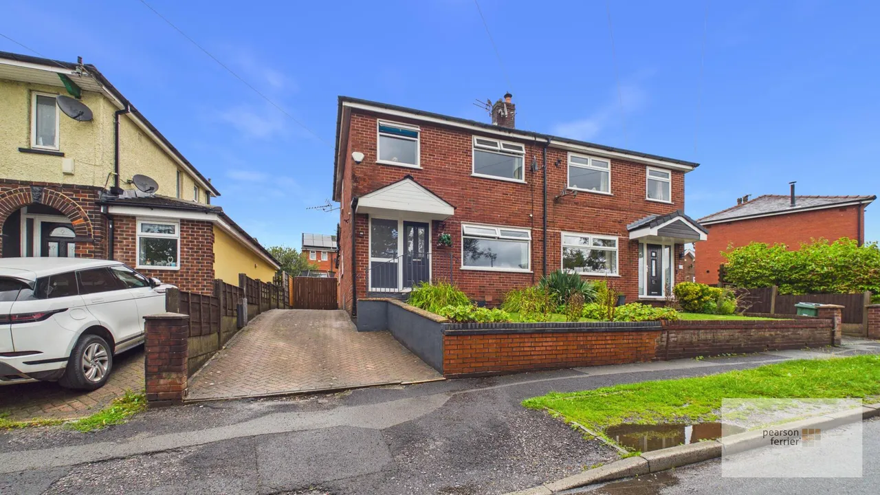 3 bed house for sale — Lancaster Drive, Bury, BL9 6RJ
