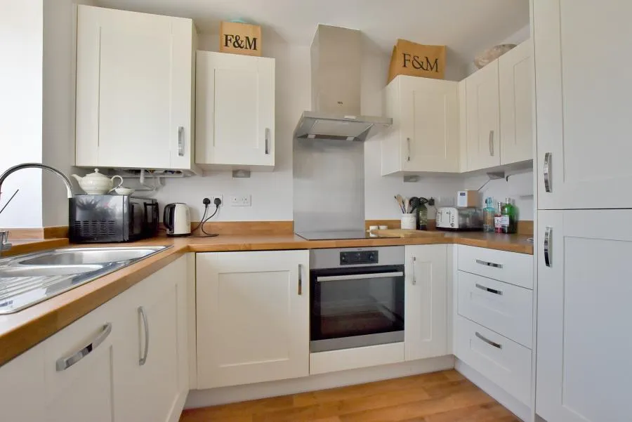 Cannings Close, Broughton Gifford, SN12, photo 3