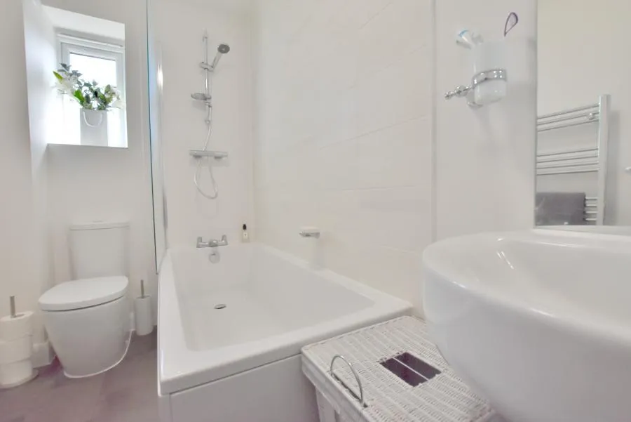 Cannings Close, Broughton Gifford, SN12, photo 7