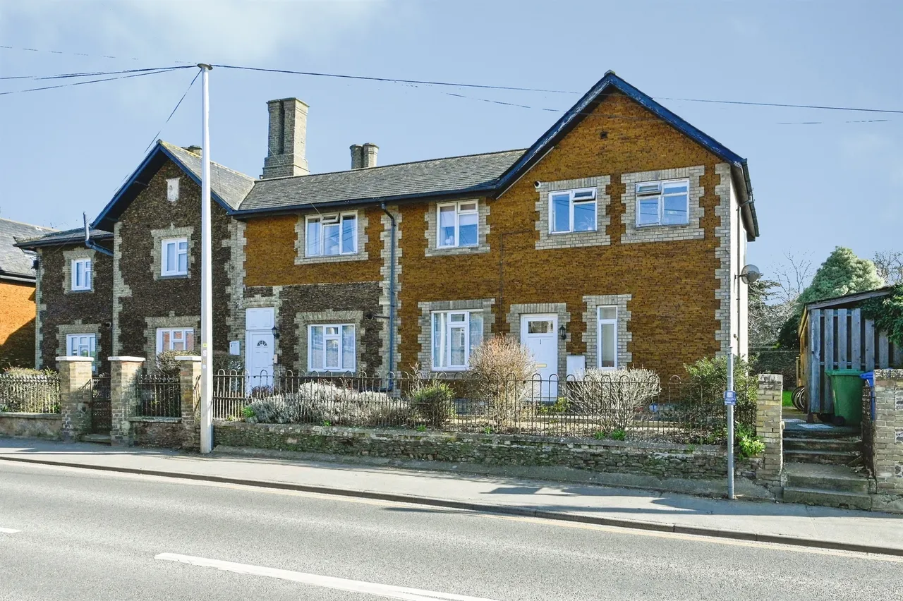 2 bed flat for sale — Church Road, Downham Market
