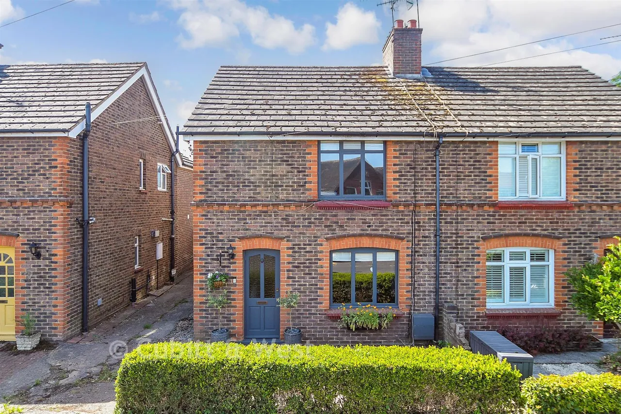3 bed house for sale, Frant Field, Edenbridge, TN8