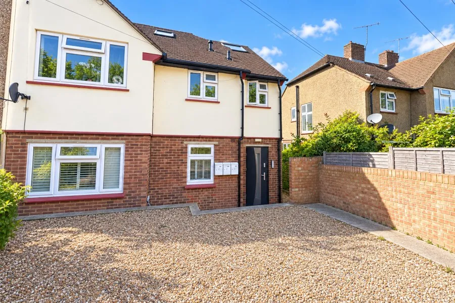 2 bed flat to rent, Campbell Road, Weybridge, KT13