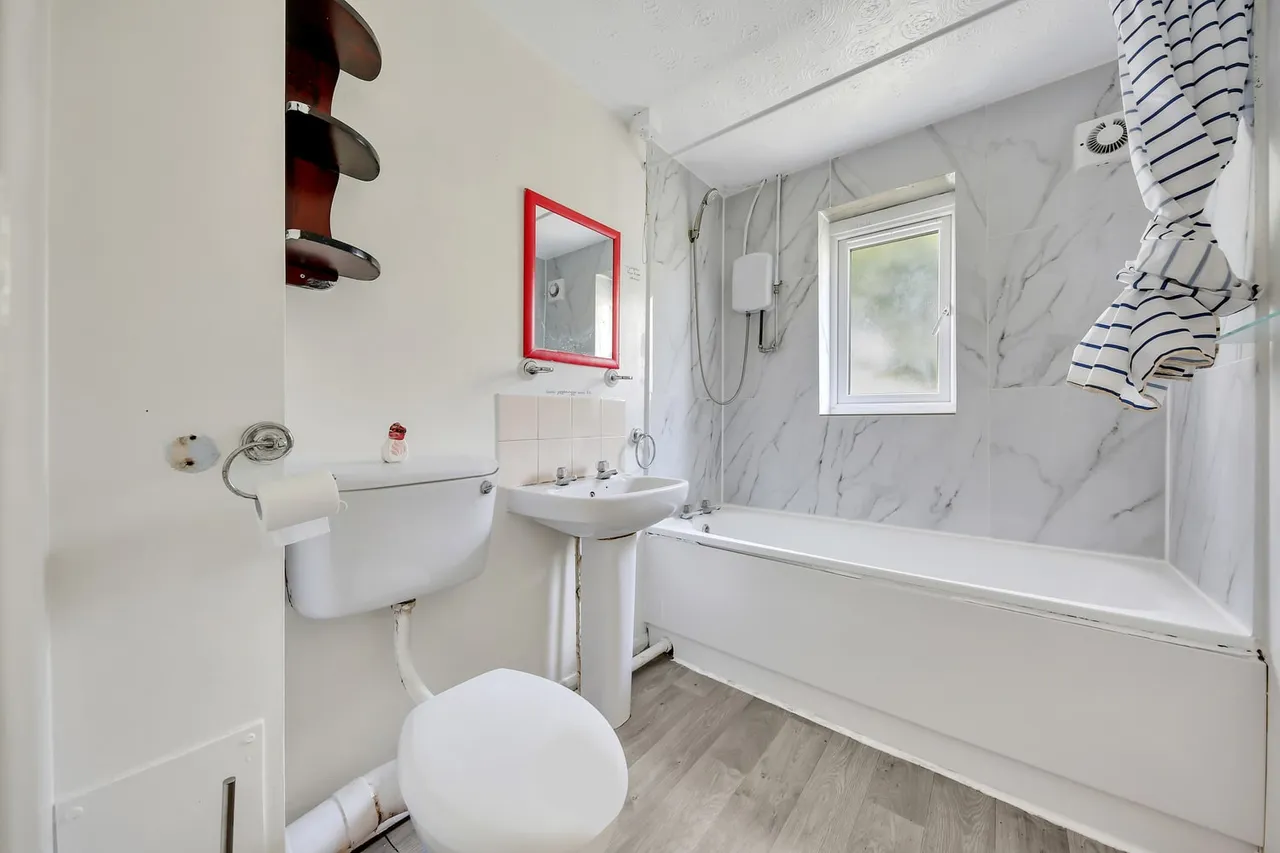 165 Express Drive, Ilford, Essex, IG3 9RD, photo 8