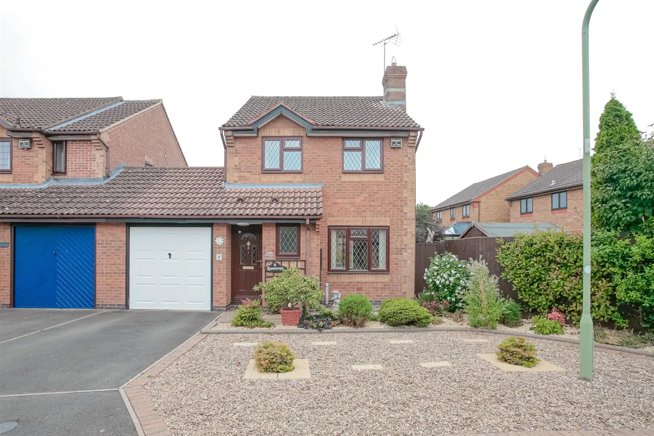 3 bed house to rent, Ravencroft, Bicester