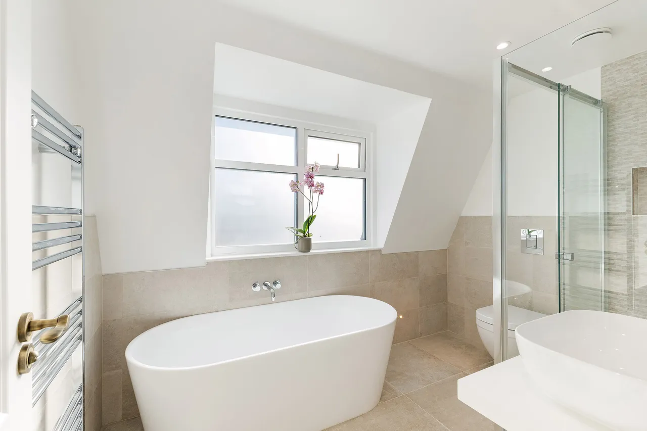 Hurst Road, East Molese, KT8, photo 15