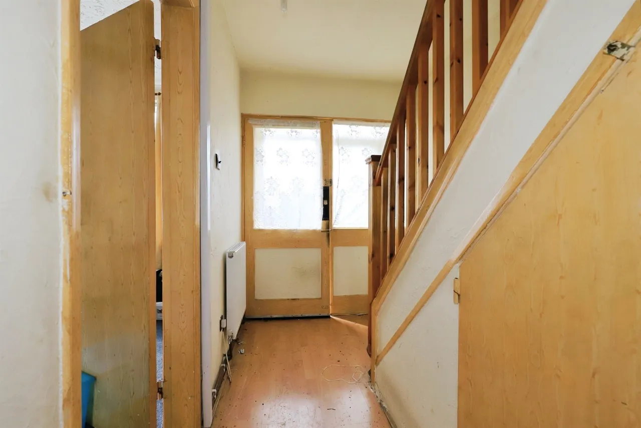 Salcombe Grove, Bilston, WV14, photo 3