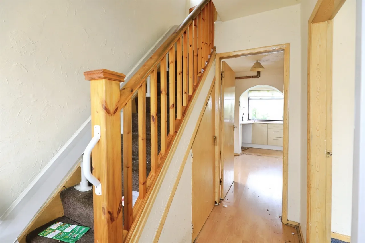Salcombe Grove, Bilston, WV14, photo 2
