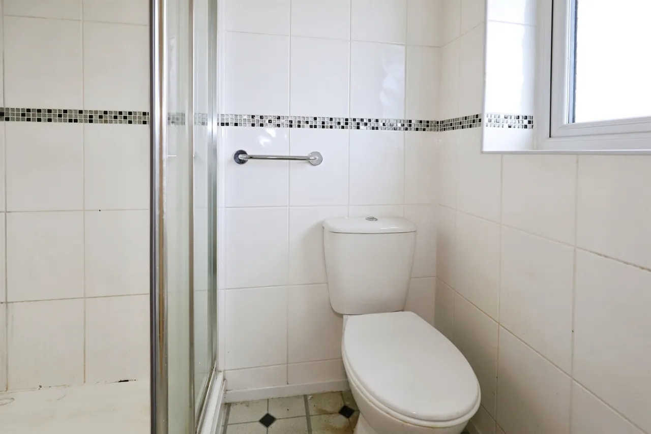 Salcombe Grove, Bilston, WV14, photo 8