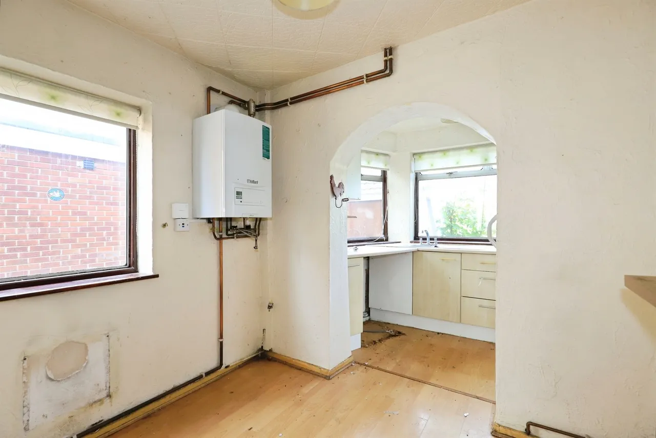 Salcombe Grove, Bilston, WV14, photo 7
