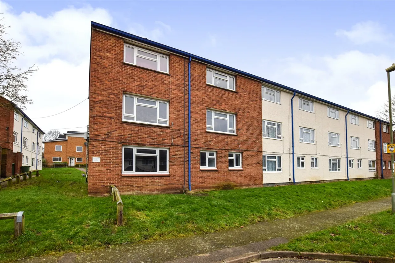 3 bed flat for sale — Brookhouse Road, Farnborough, Hampshire, GU14 0BT