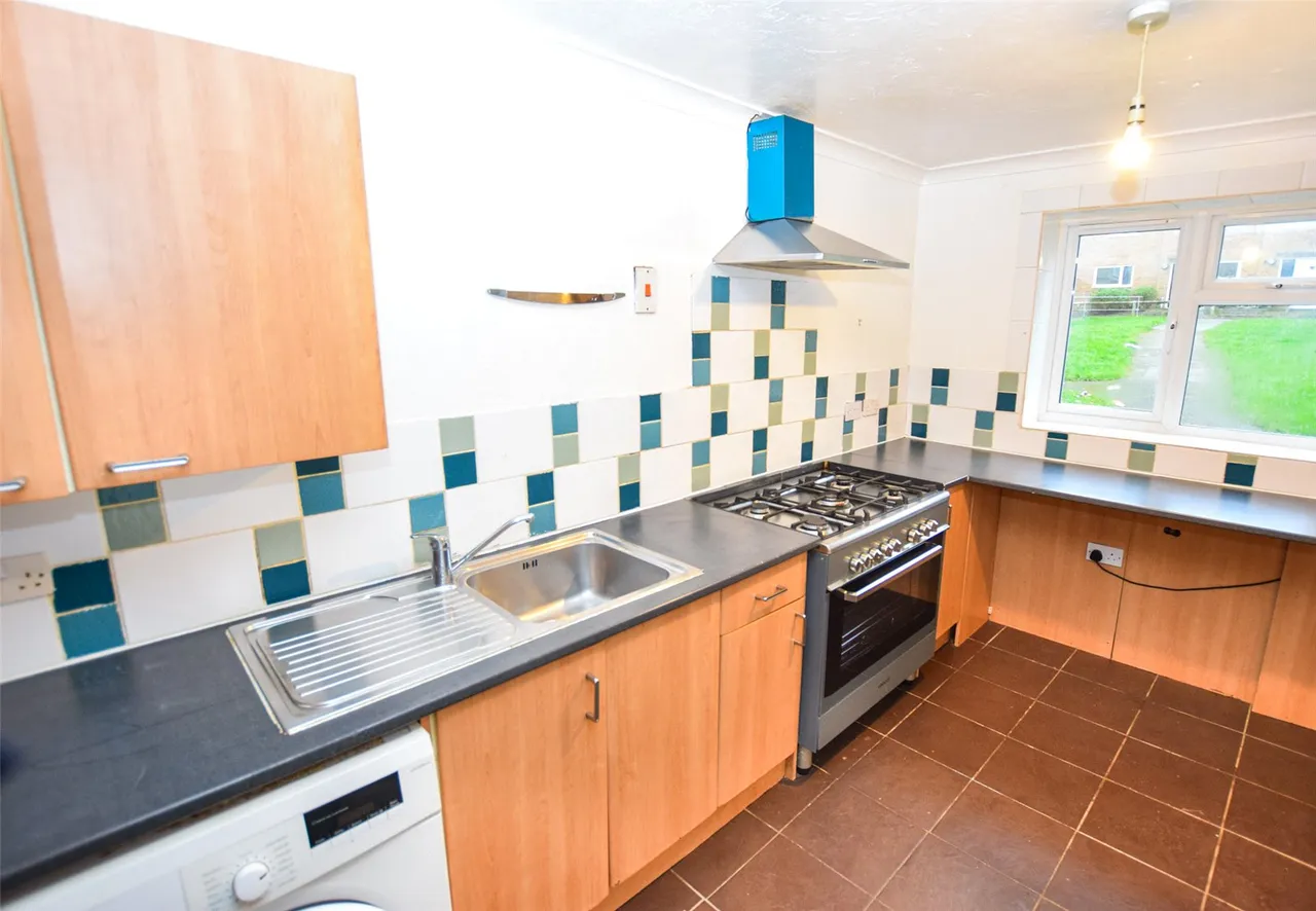 Brookhouse Road, Farnborough, Hampshire, GU14 0BT, photo 4