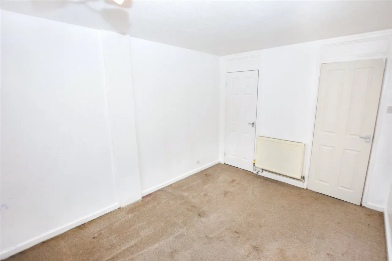 Brookhouse Road, Farnborough, Hampshire, GU14 0BT, photo 5