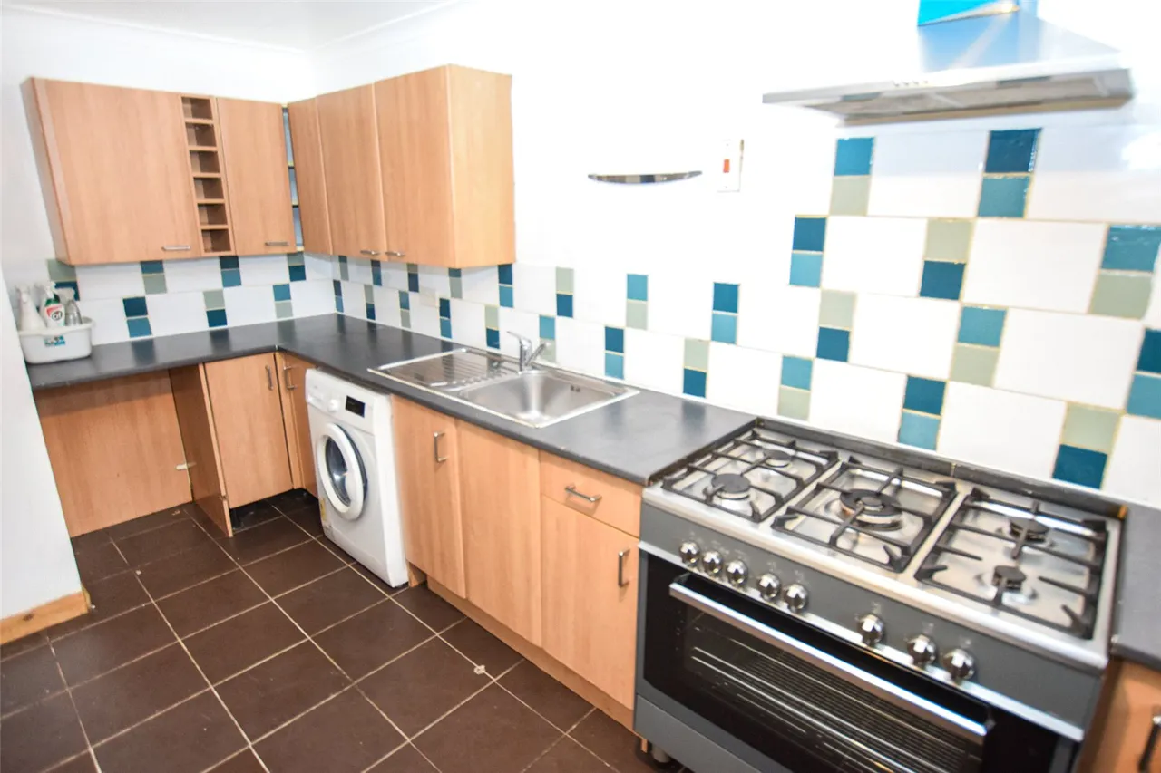 Brookhouse Road, Farnborough, Hampshire, GU14 0BT, photo 6