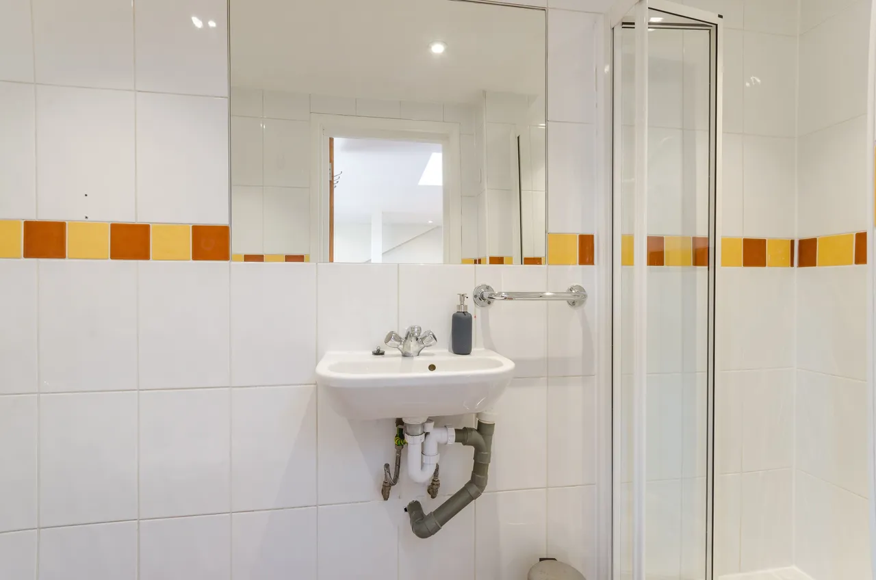 Flat 11, 21 Talgarth Road, London, photo 4