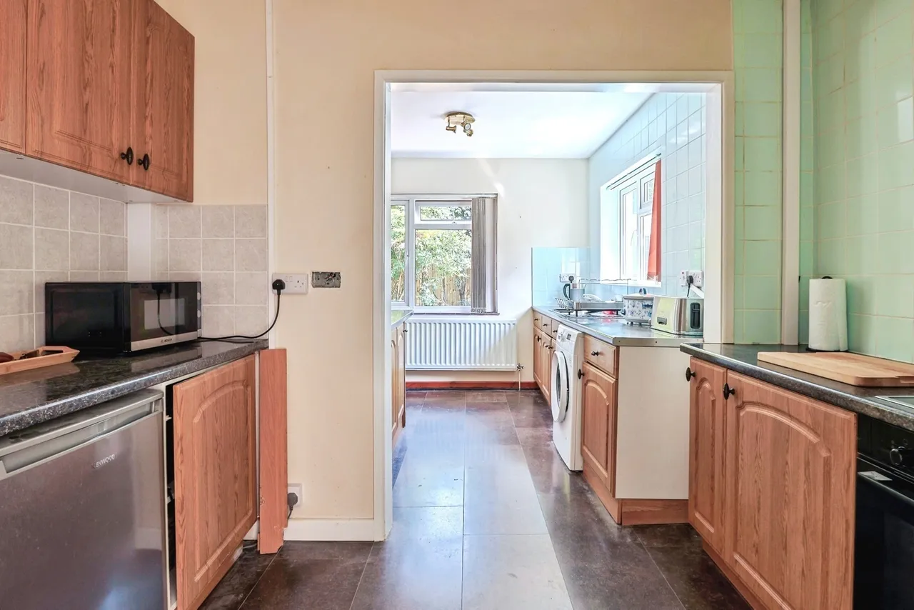 Julyan Avenue, Wallisdown, BH12, photo 5