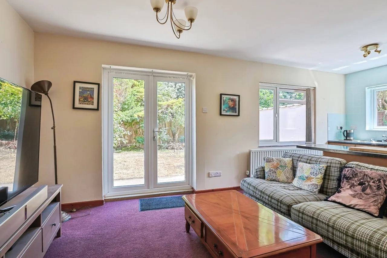 Julyan Avenue, Wallisdown, BH12, photo 3