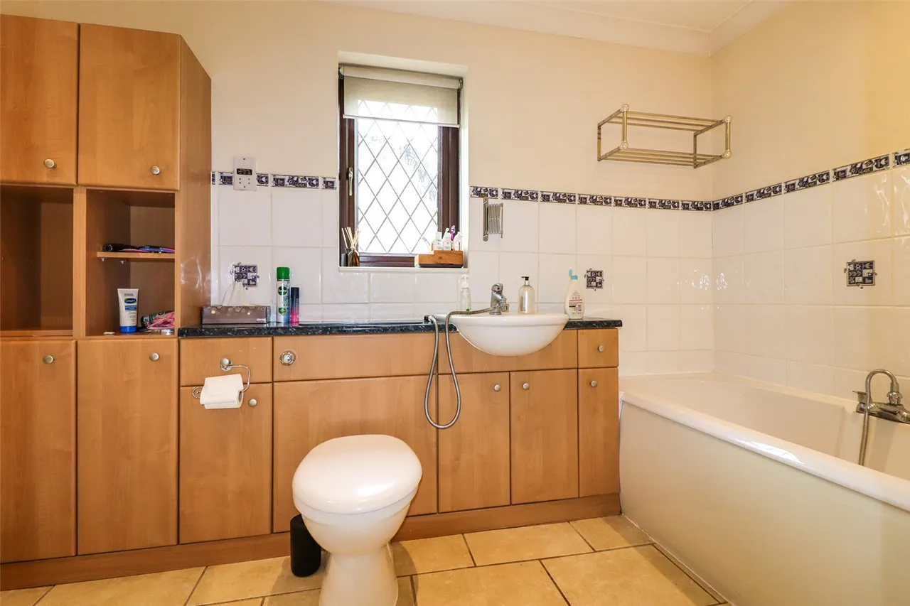 Tamworth Drive, Fleet, Hampshire, GU51 2UW, photo 13