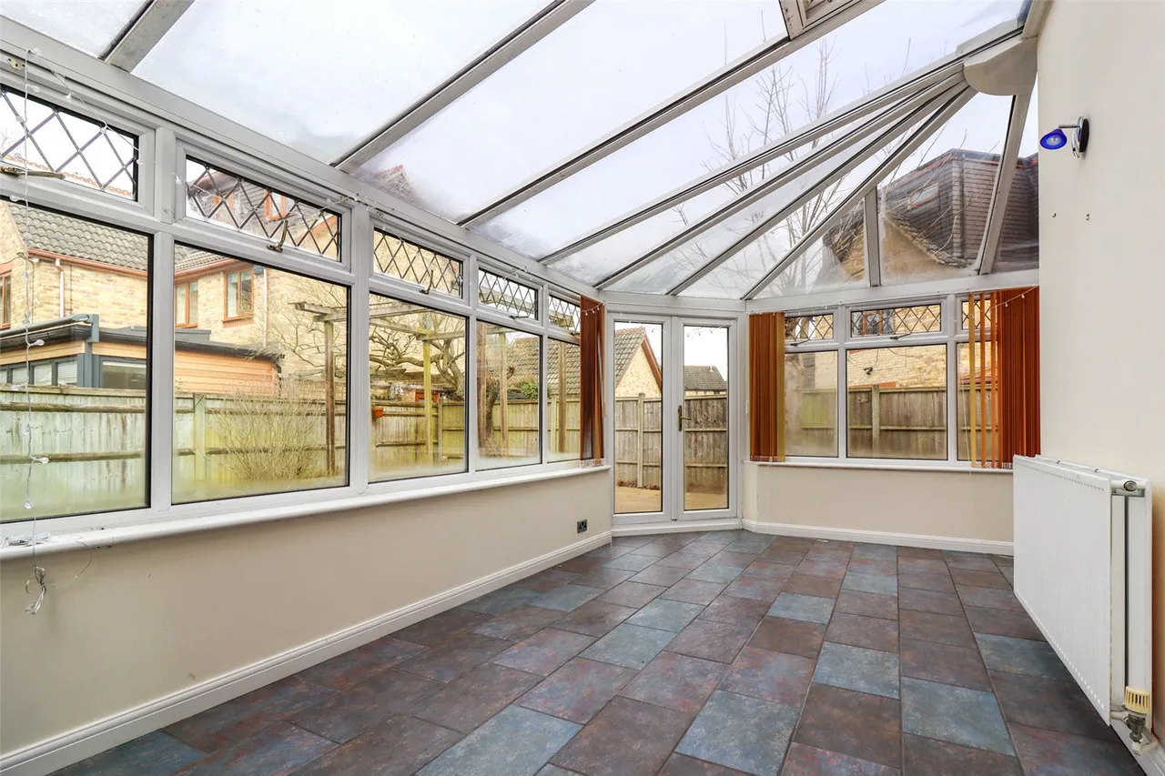 Tamworth Drive, Fleet, Hampshire, GU51 2UW, photo 4