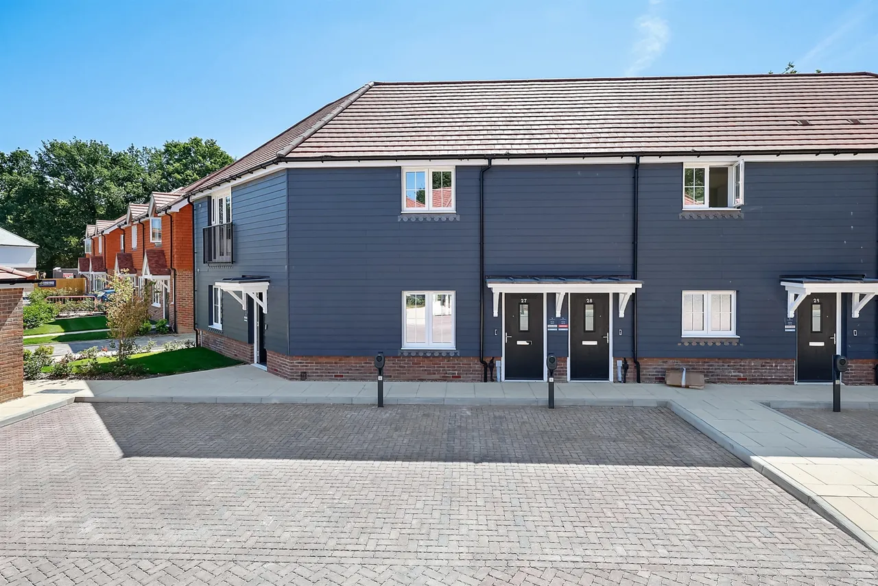 1 bed flat for sale, Haroldslea Drive, Horley, RH6