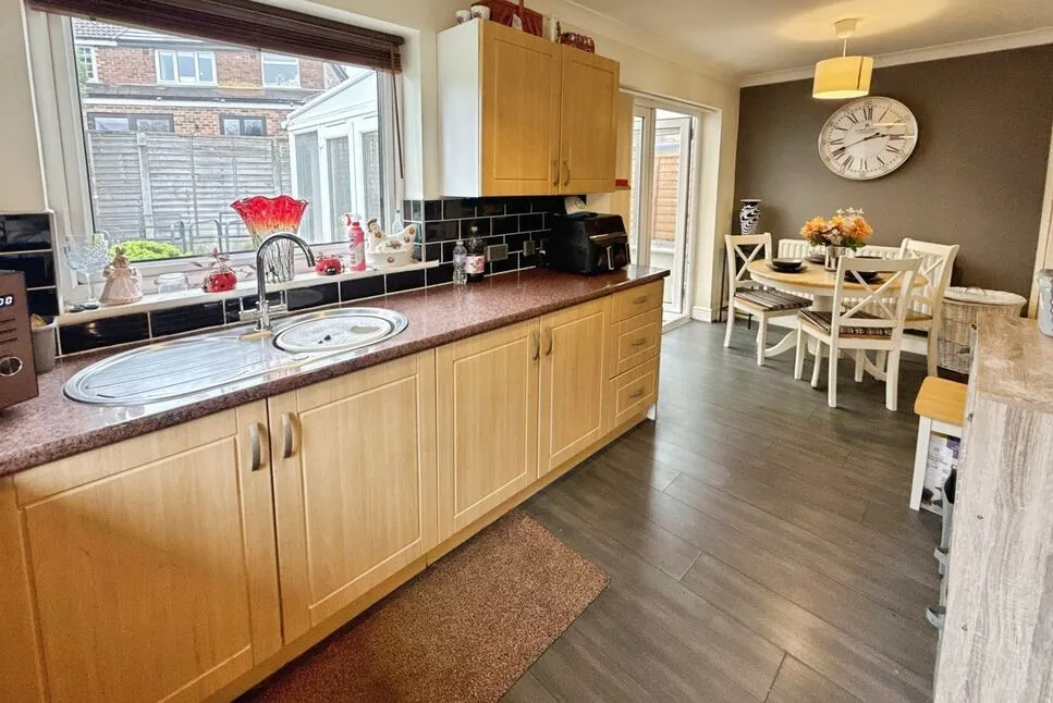 Wyville Drive, Swinton, M27, photo 7