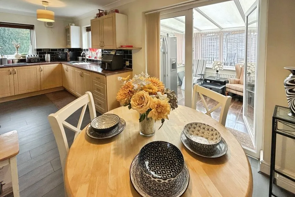 Wyville Drive, Swinton, M27, photo 6