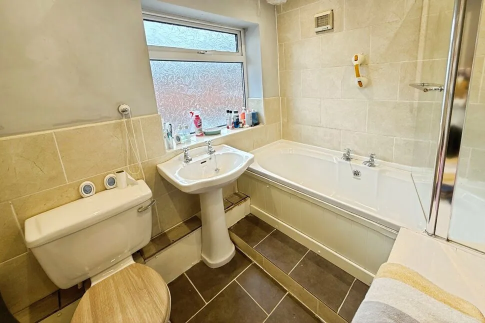 Wyville Drive, Swinton, M27, photo 12