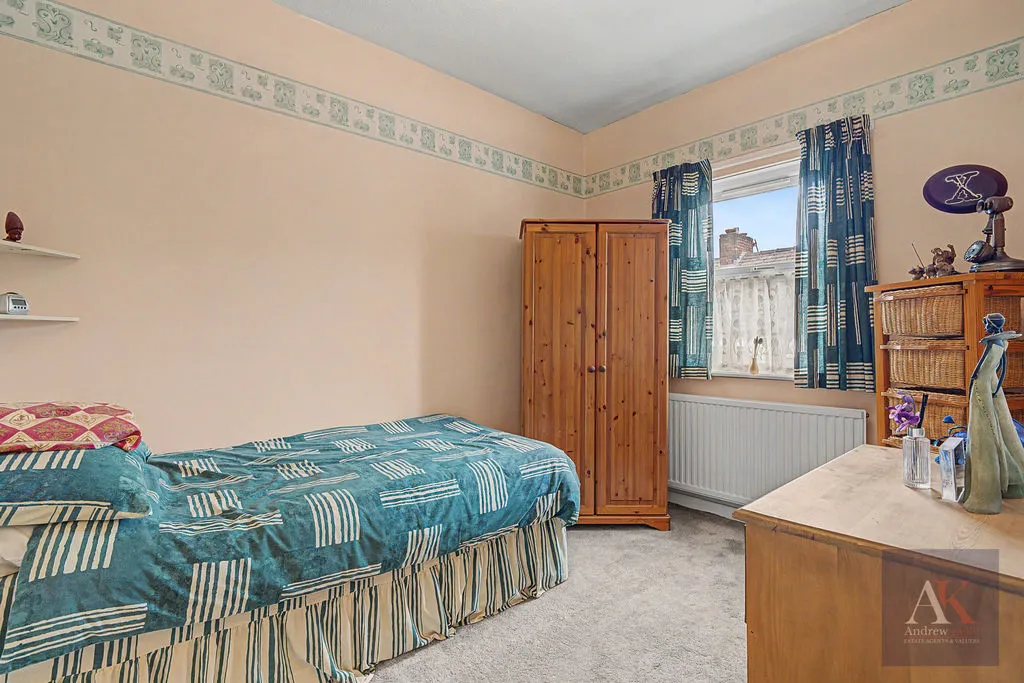 Fairlands View, Rochdale OL11 2AX, photo 13