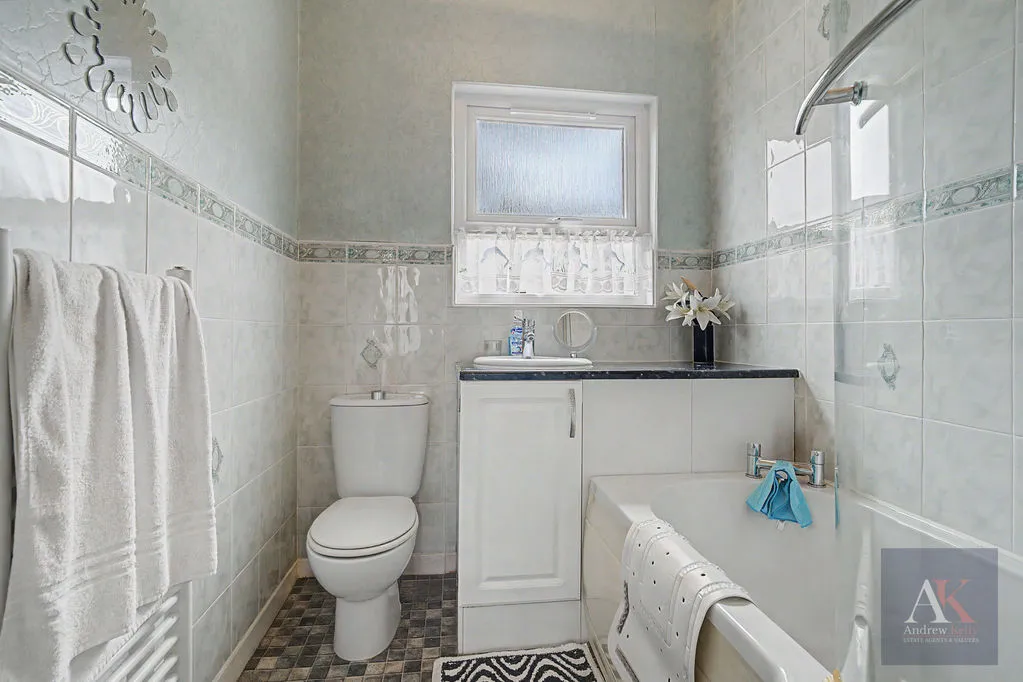 Fairlands View, Rochdale OL11 2AX, photo 16