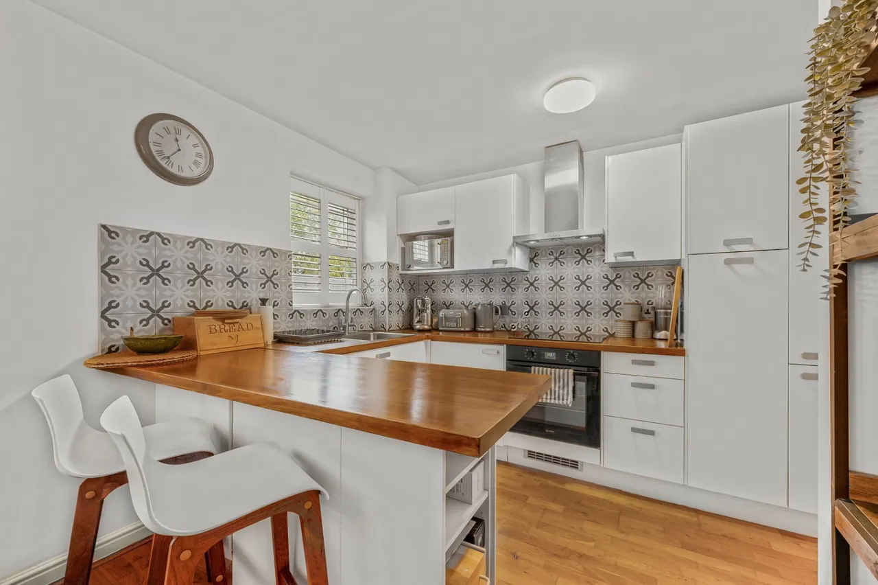 1 bed flat for sale, John Archer Way, London, SW18