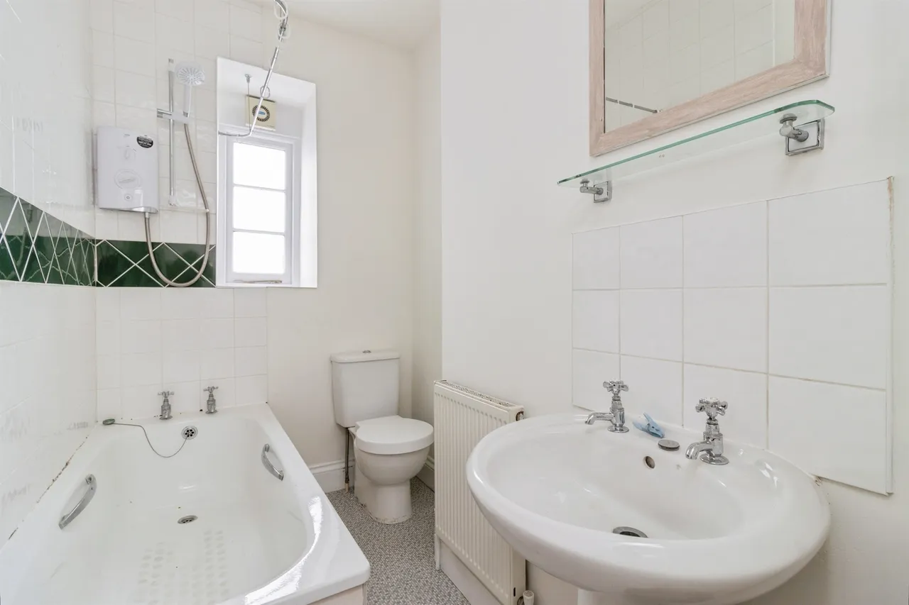 Magdalen Street, Exeter, photo 12