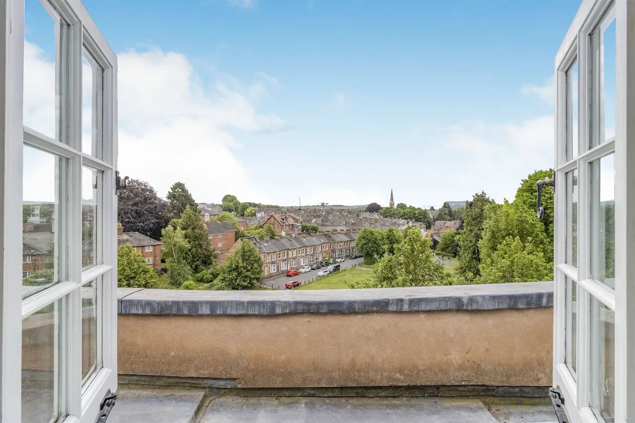 Magdalen Street, Exeter, photo 11