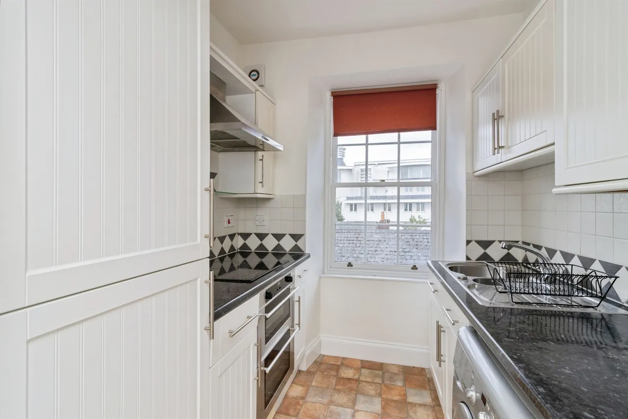 Magdalen Street, Exeter, photo 7